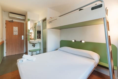 Standard Single Room | Free WiFi