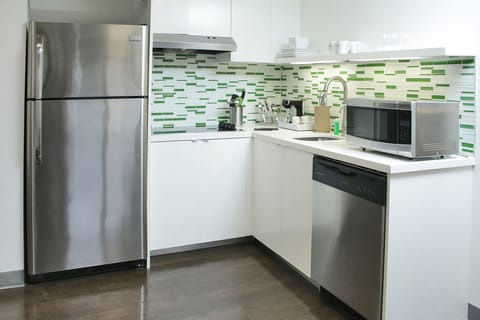 Suite, 1 Bedroom | Private kitchen | Microwave, coffee/tea maker, toaster, cookware/dishes/utensils