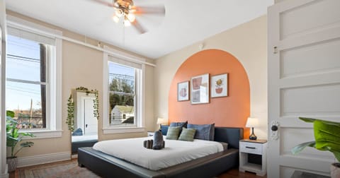 Elevate your team-building retreats beyond the ordinary. Experience a stay that surpasses the best hotels in Louisville, KY, with spaces crafted for connection and creativity.