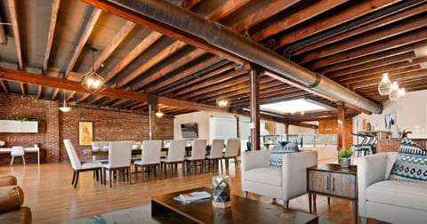 Discover the heart of Louisville at Super Stays Guesthouse, where your bachelor party launches into legendary with premium access to the finest Louisville bourbon tours.