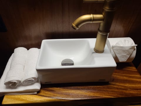 Comfort Tree House | Bathroom | Towels