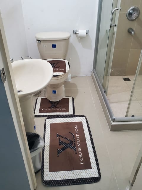 Comfort Room | Bathroom | Free toiletries, slippers, towels