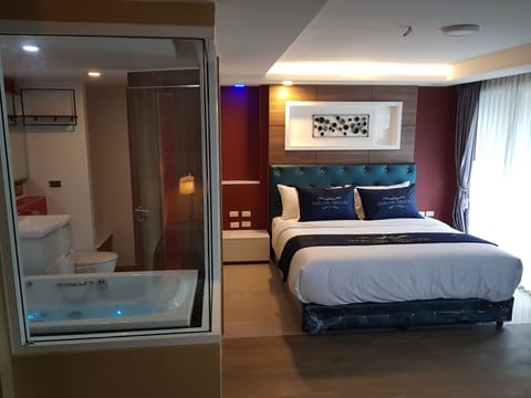 Honeymoon Room | Desk, free WiFi, bed sheets