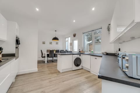 Kitchen with washing machine and dishwasher