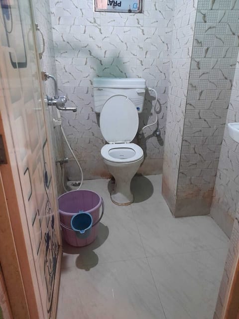 Standard Room | Bathroom