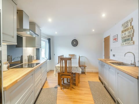 Kitchen | The Sail Loft, Teignmouth