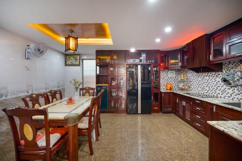 Luxury Villa | Private kitchen | Fridge, oven, stovetop, rice cooker