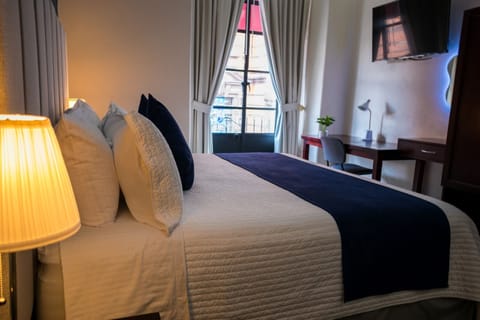 Deluxe Room, 1 King Bed | Premium bedding, desk, iron/ironing board, free WiFi