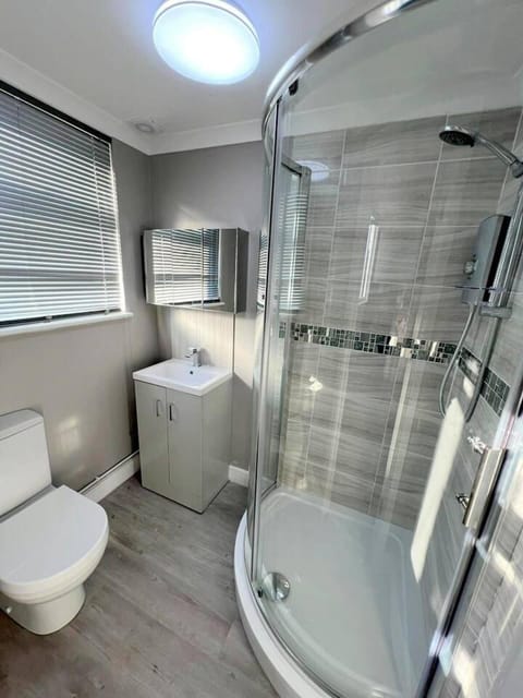 House | Bathroom | Combined shower/tub, deep soaking tub, hair dryer, towels