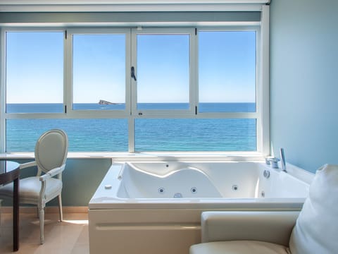 Double Room, Hot Tub, Sea View | Jetted tub