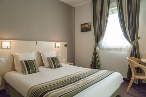 Double Room | Soundproofing, free WiFi, bed sheets, wheelchair access