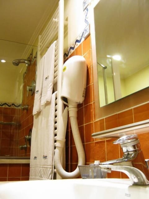 Separate tub and shower, hair dryer, towels, shampoo