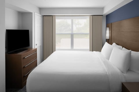 Suite, 1 Bedroom, Kitchen | Hypo-allergenic bedding, pillowtop beds, in-room safe, desk