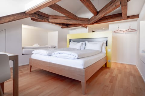 Family Room, Kitchenette | Hypo-allergenic bedding, free WiFi, bed sheets