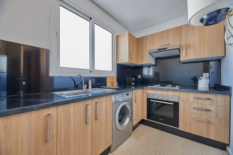 Executive Apartment | Private kitchen | Fridge, microwave, oven, espresso maker