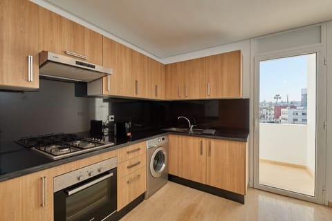 Royal Apartment | Private kitchen | Fridge, microwave, oven, espresso maker