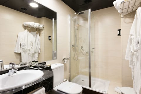 Shower, eco-friendly toiletries, hair dryer, towels