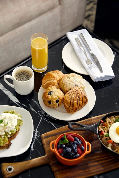 Daily cooked-to-order breakfast (USD 40.00 per person)