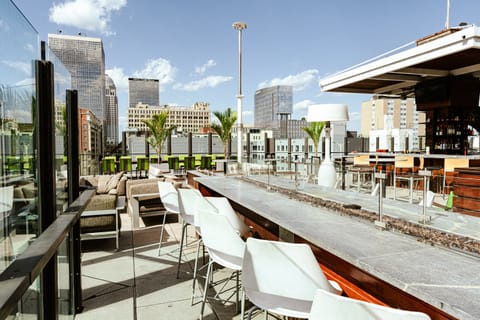 Breakfast and dinner served