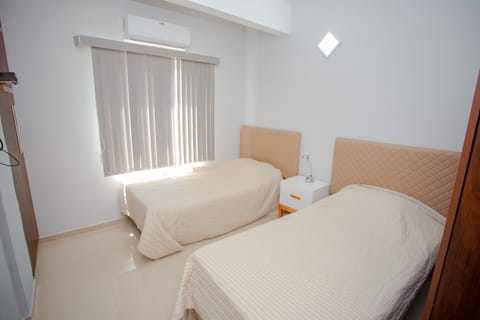 Business Apartment | Iron/ironing board, free WiFi