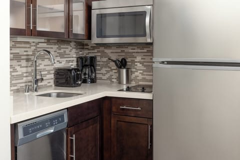 Studio Suite, Kitchen | In-room safe, desk, blackout drapes, iron/ironing board