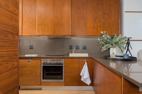 Grand Apartment | Private kitchen | Fridge, microwave, oven, stovetop