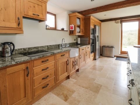 Dishwasher, cookware/dishes/utensils