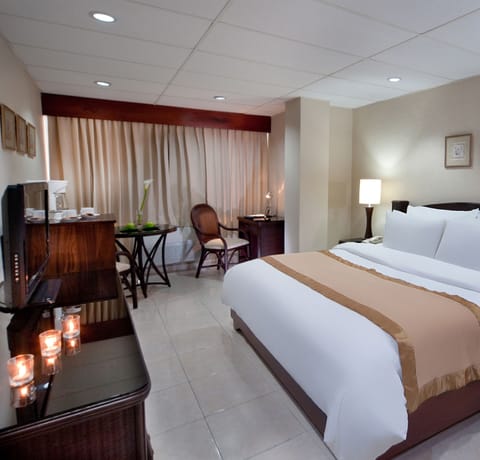 Junior Suite, 1 King Bed | Pillowtop beds, minibar, in-room safe, desk