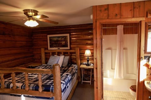 Cabin, 1 Queen Bed | Free WiFi, bed sheets