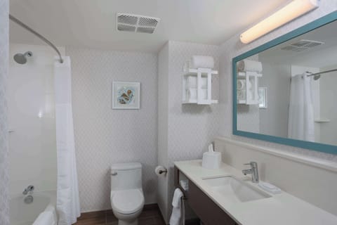 Room, 2 Queen Beds, Refrigerator, Lake View | Bathroom shower