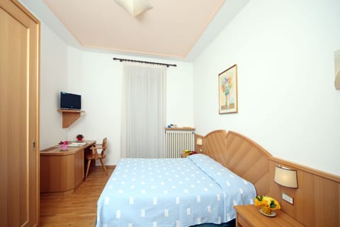 In-room safe, desk, cribs/infant beds, free WiFi