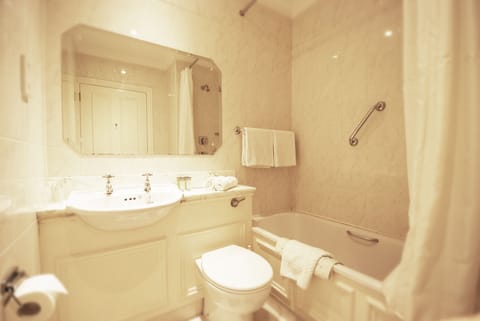 Double Room Single Use | Bathroom | Hair dryer, towels