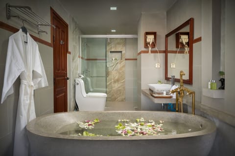 Royal Suite, Bathtub, Pool View | Bathroom | Free toiletries, hair dryer, bathrobes, slippers