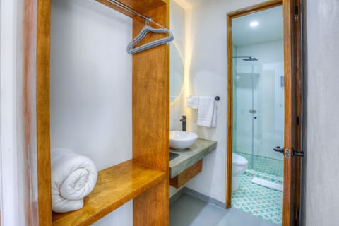 Premier Room, 1 Bedroom, Mountain View | Bathroom | Towels, soap, shampoo, toilet paper