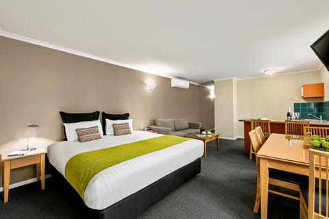 Family Suite | In-room safe, desk, iron/ironing board, free WiFi