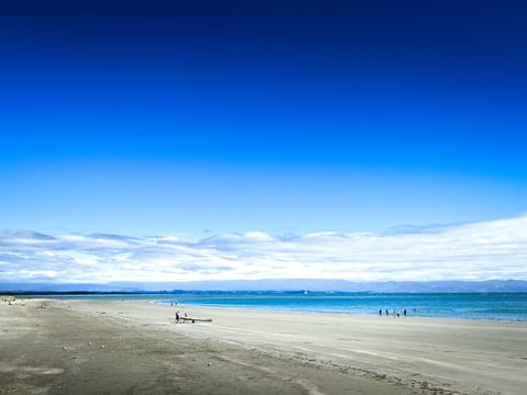 Beach nearby, beach towels, rowing