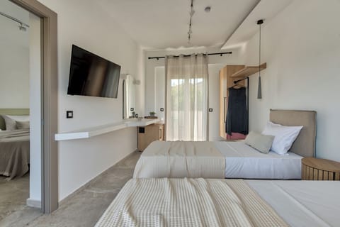 Deluxe Quadruple Room | In-room safe, free WiFi, bed sheets