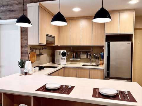 Superior Apartment | Private kitchen | Fridge, stovetop, electric kettle, cookware/dishes/utensils