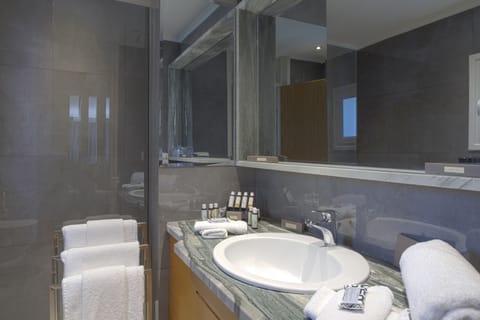 Kalotheatis - 2 Bedroom Bungalow Sea View/ Mouse Island View | Bathroom | Designer toiletries, hair dryer, slippers, towels