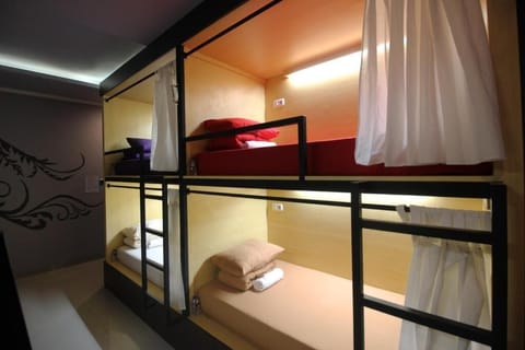 Deluxe Shared Dormitory, 6 Bedrooms, Mountain View | In-room safe, soundproofing, free WiFi