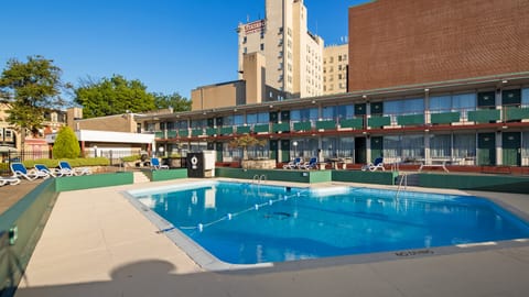 Outdoor pool, open 10:00 AM to 10:00 PM, pool umbrellas, sun loungers