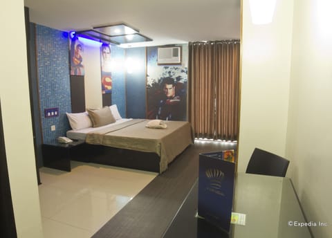 Suite | In-room safe, desk, rollaway beds, free WiFi