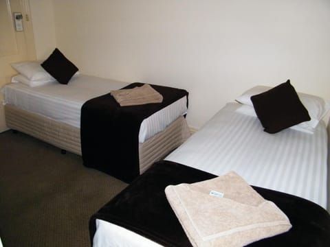 Family Room, Ensuite | Free minibar, iron/ironing board, cribs/infant beds, free WiFi