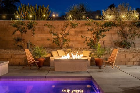 natural gas fire pit lounge area