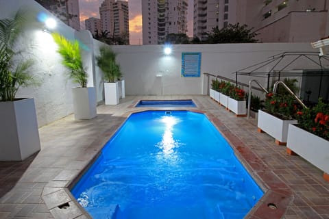 2 outdoor pools