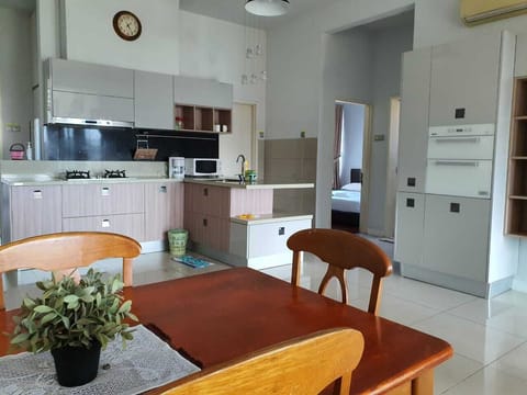 Family Apartment | Private kitchenette | Full-size fridge, electric kettle, rice cooker, cookware/dishes/utensils