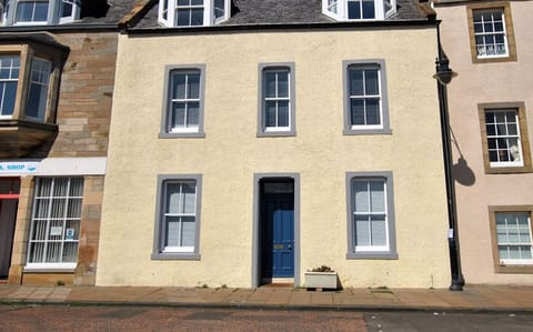 Situated directly on the harbourfront