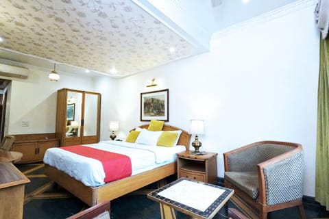 Premium Room | Egyptian cotton sheets, premium bedding, desk, free WiFi