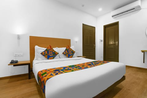 Premium Room | In-room safe, free WiFi, bed sheets