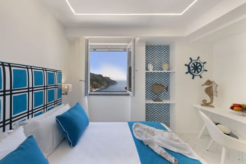 Elite Room, Sea View | Minibar, in-room safe, individually decorated, individually furnished